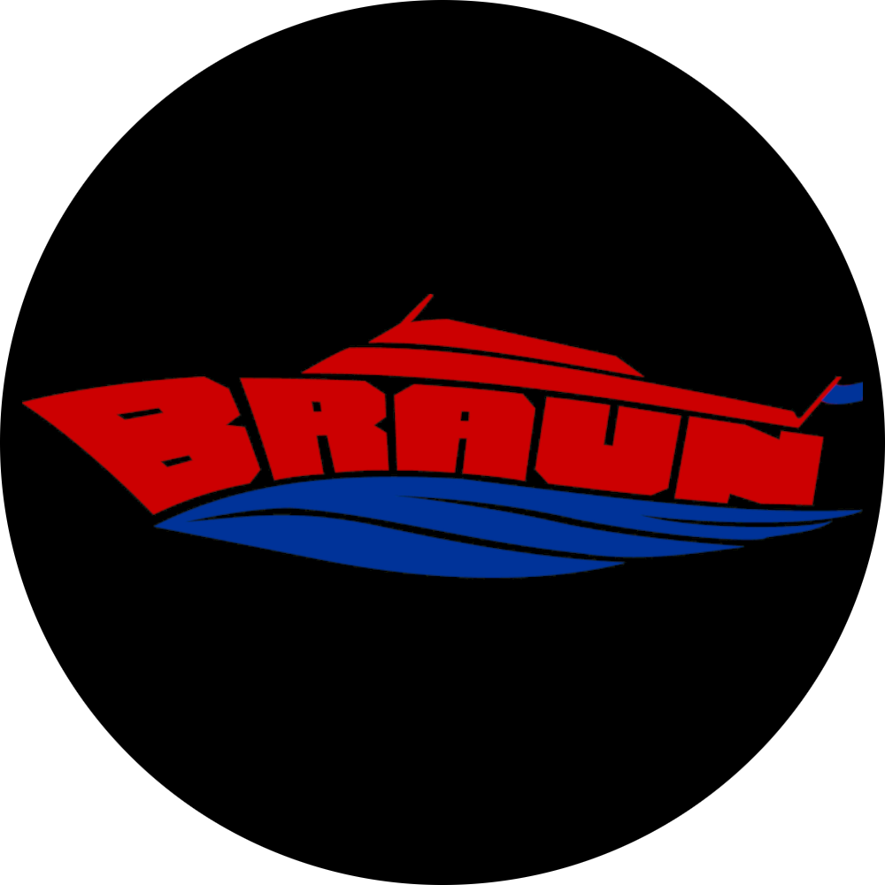 Braun Boote Logo auf schwarzem Kreis